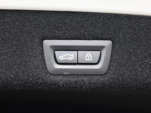 Used 2016 BMW 750i xDrive image 9