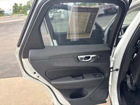 Certified 2025 Volvo XC60 T8 Plus w/ Protection Package Premier AWD/4WD image 31