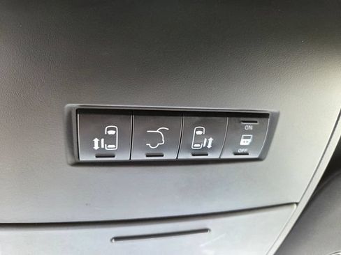 Used 2020 Dodge Grand Caravan GT FWD image 32