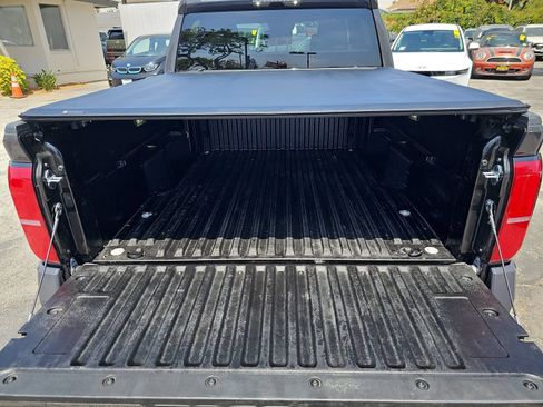 Used 2025 Toyota Tacoma TRD Sport AWD/4WD image 12