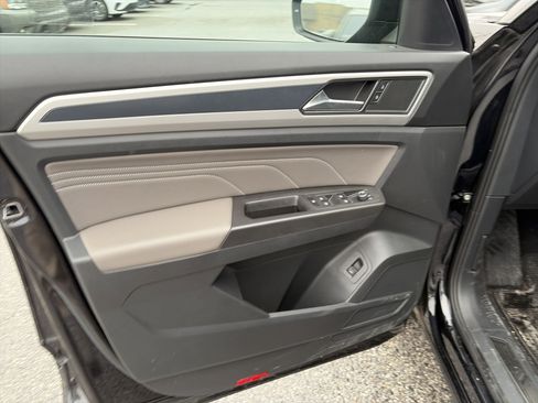 Used 2023 Volkswagen Atlas Cross Sport SEL R-Line image 8