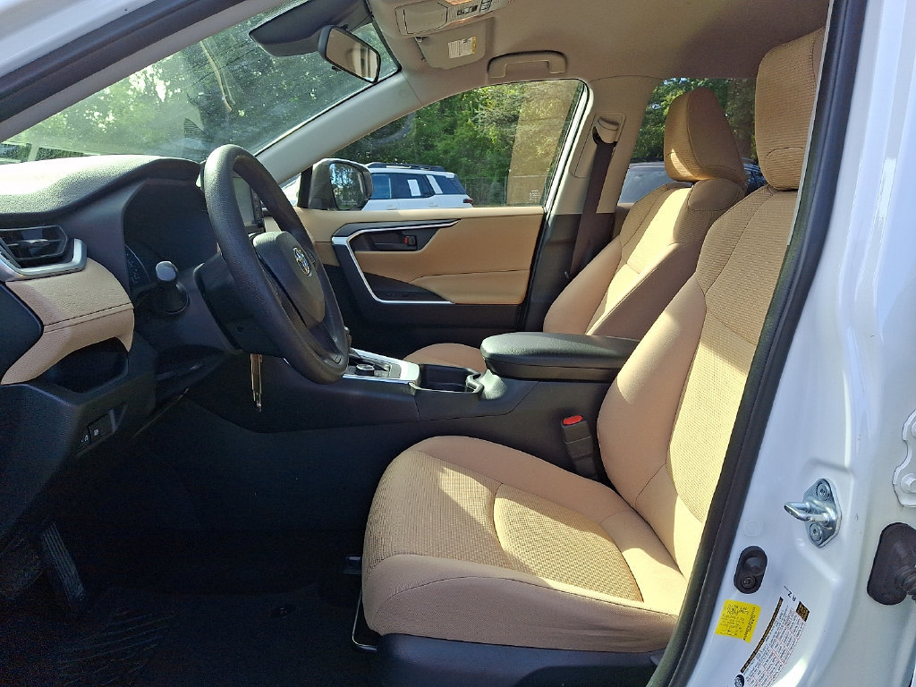 Used 2019 Toyota RAV4 LE w/ Carpet Mat Package AWD/4WD image 13