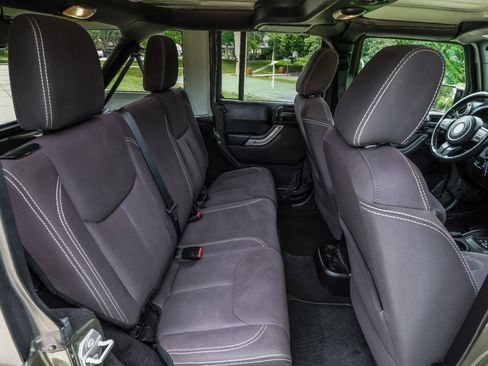 Used 2015 Jeep Wrangler Unlimited Sahara AWD/4WD image 27