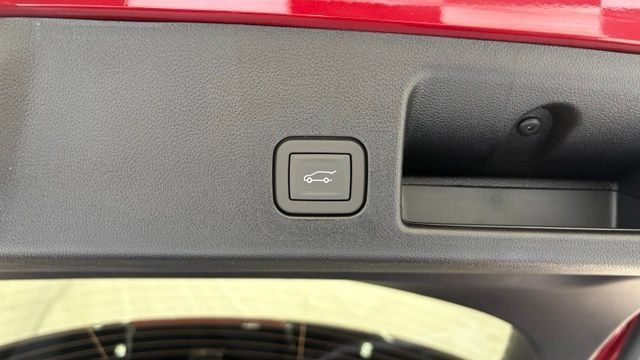 New 2026 Chevrolet Equinox EV LT w/ Convenience Package II AWD/4WD image 6