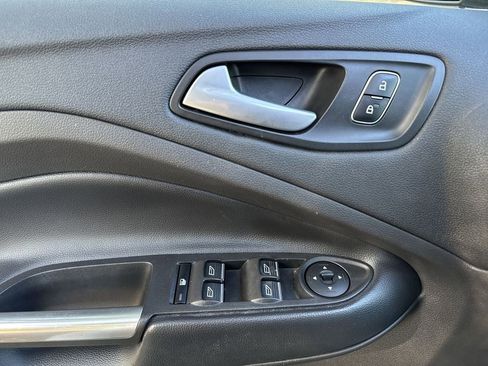 Used 2019 Ford Escape SE image 17