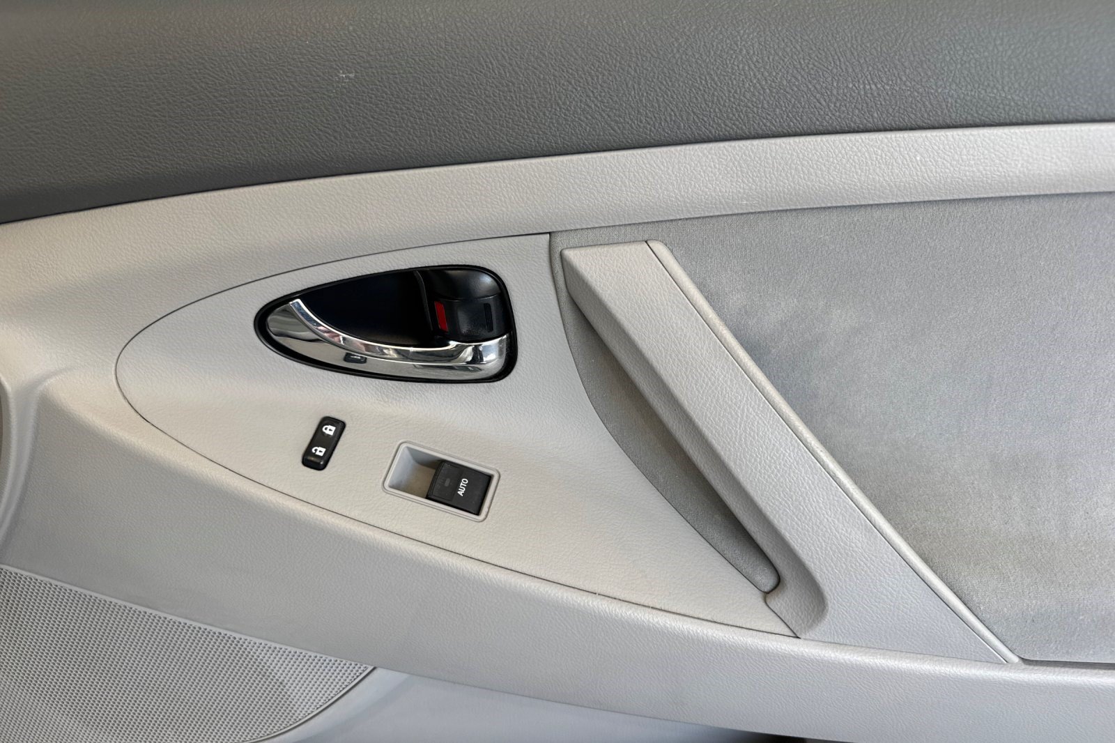 Used 2010 Toyota Camry LE FWD image 21