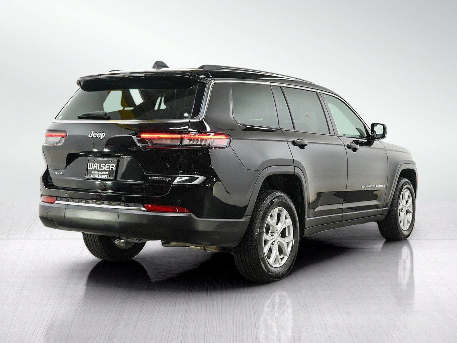 Used 2023 Jeep Grand Cherokee L Limited AWD/4WD image 7