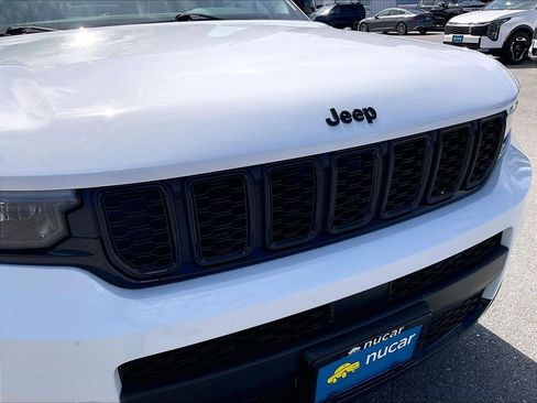 Used 2023 Jeep Grand Cherokee L Limited w/ Black Appearance Package AWD/4WD image 29