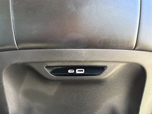 Used 2024 Chrysler Pacifica Limited image 26