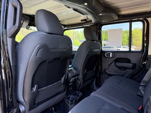 Used 2025 Jeep Wrangler Unlimited Rubicon AWD/4WD image 24