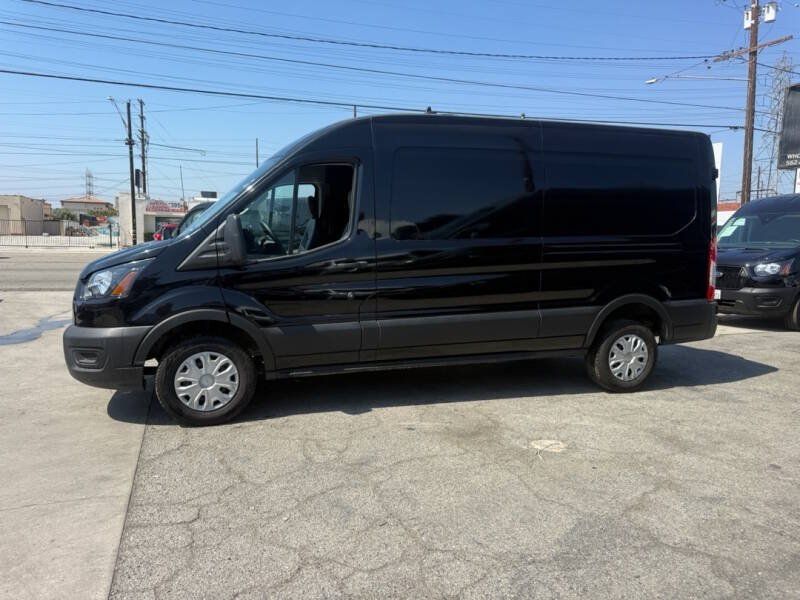 Used 2025 Ford Transit 250 148 Medium Roof RWD image 4
