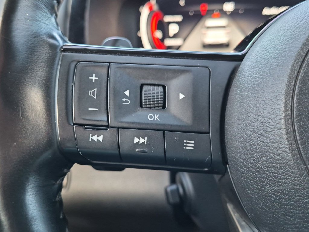 Used 2022 Nissan Pathfinder Platinum w/ Cargo Package FWD image 15