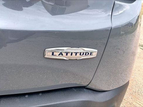 Used 2020 Jeep Renegade Latitude w/ Cold Weather Group AWD/4WD image 24