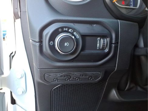 Used 2024 Jeep Wrangler Unlimited Sahara w/ Technology Group AWD/4WD image 22