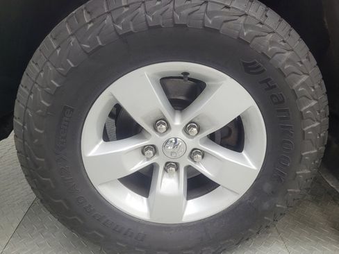 Used 2017 RAM 1500 Tradesman w/ Chrome Appearance Group AWD/4WD image 31