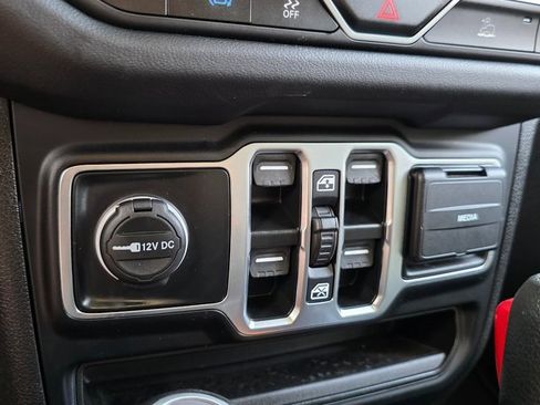 Used 2024 Jeep Wrangler Unlimited Sahara image 33