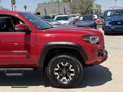 Used 2022 Toyota Tacoma TRD Off-Road w/ TRD Premium Off Road Package AWD/4WD image 5