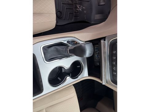 Used 2019 Jeep Grand Cherokee Laredo RWD image 15