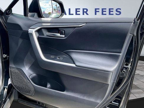 Used 2020 Toyota RAV4 XLE w/ Convenience Package image 28