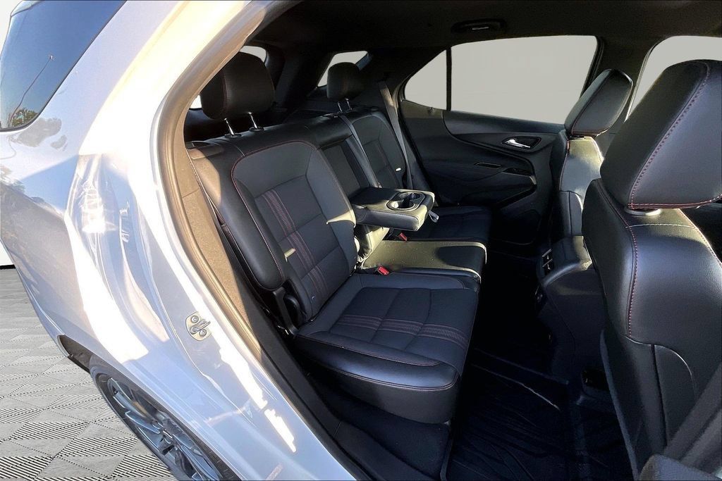 Used 2024 Chevrolet Equinox RS FWD image 28