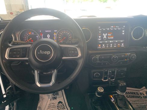 Used 2023 Jeep Wrangler Unlimited Sahara AWD/4WD image 16