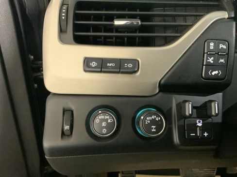 Used 2018 GMC Yukon Denali w/ Denali Ultimate Package image 24