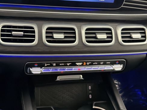 Used 2025 Mercedes-Benz GLS 450 4MATIC image 21