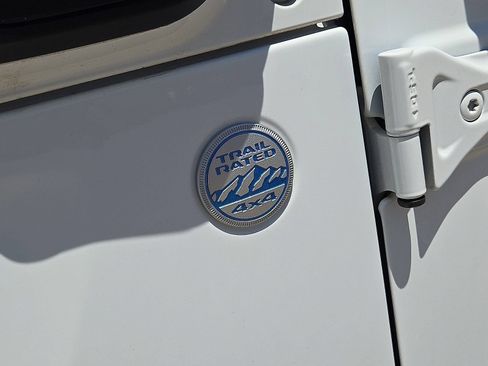 Used 2024 Jeep Wrangler Unlimited Sahara AWD/4WD image 12