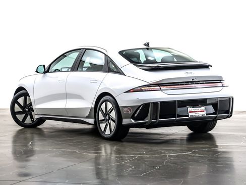 Used 2025 Hyundai Ioniq 6 SE image 12