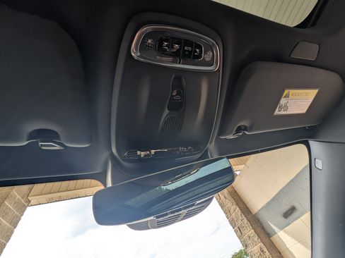 Used 2022 Volvo S60 T8 R-Design image 30