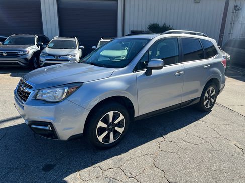Used 2018 Subaru Forester 2.5i Premium w/ All-Weather Package image 4