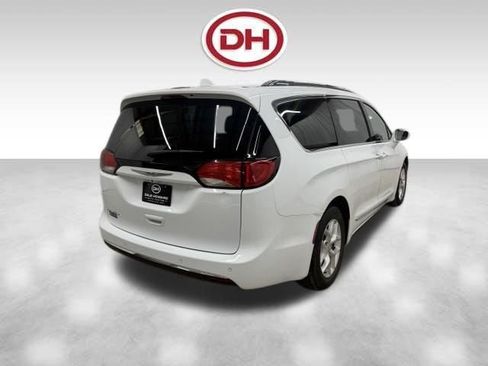 Used 2020 Chrysler Pacifica Touring-L Plus w/ Tire & Wheel Group FWD image 13