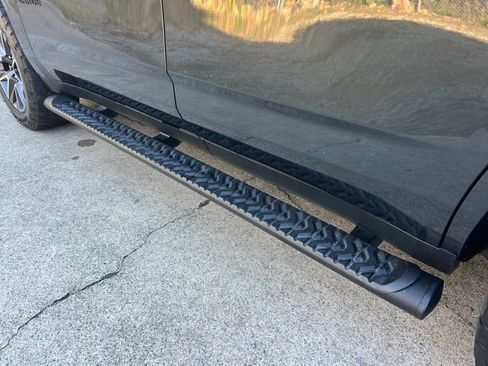 Used 2022 Chevrolet Tahoe Z71 image 37