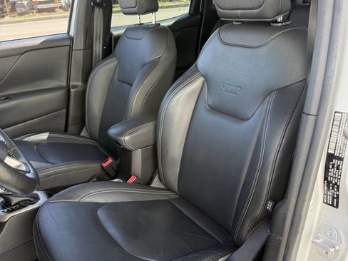 Used 2015 Jeep Renegade Limited image 14