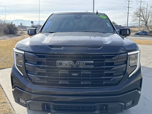 Used 2022 GMC Sierra 1500 Elevation w/ Elevation Premium Package image 8