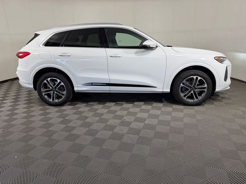 Certified 2025 Audi Q5 Premium w/ Convenience Package AWD/4WD image 8