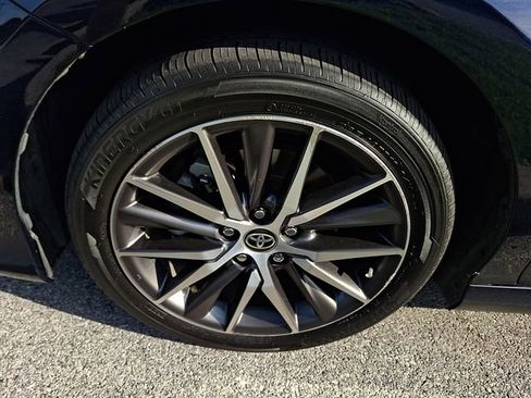 Used 2022 Toyota Camry XLE w/ Navigation Upgrade Package image 4