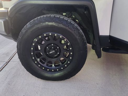 Used 2013 Toyota FJ Cruiser 4WD image 35