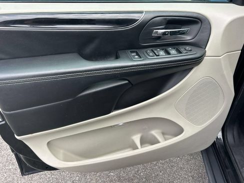 Used 2019 Dodge Grand Caravan SXT FWD image 27
