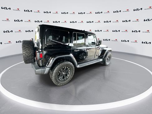 Used 2019 Jeep Wrangler Unlimited Sahara w/ Uconnect 4C Nav & Sound Group image 8