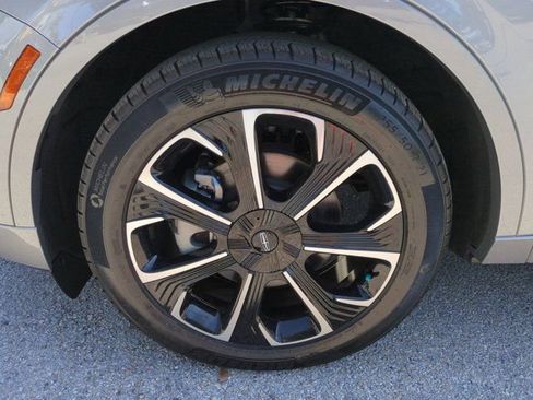 Used 2025 Lincoln Nautilus Reserve image 10