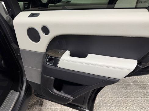 Used 2016 Land Rover Range Rover Sport HSE image 16