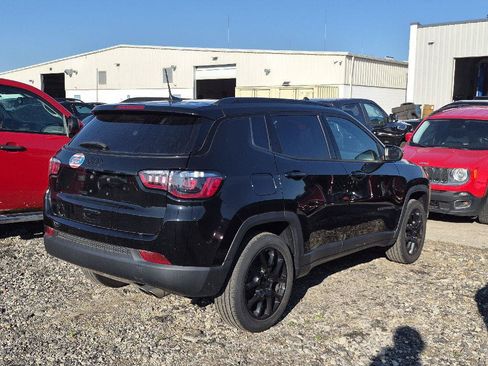 Used 2022 Jeep Compass Latitude w/ Convenience Group AWD/4WD image 3