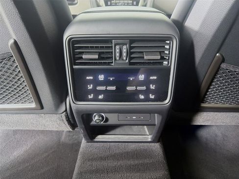 Used 2025 Porsche Cayenne S AWD/4WD image 22