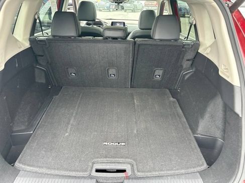 Certified 2023 Nissan Rogue SV w/ SV Premium B Package AWD/4WD image 17
