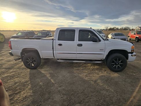 Used 2004 GMC Sierra 2500 SLT w/ Heavy-Duty Power Package image 4