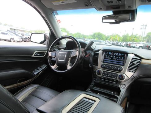 Used 2019 GMC Yukon XL Denali w/ Open Road Package RWD image 29