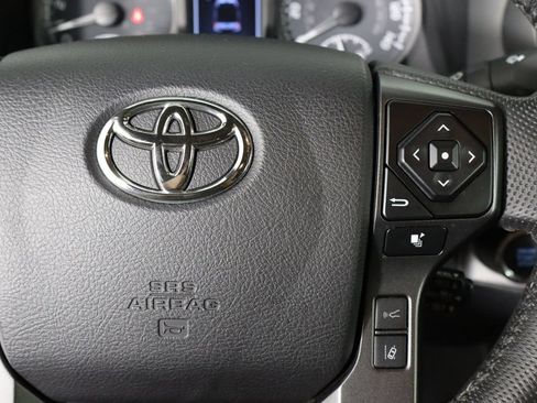 Used 2022 Toyota Tacoma TRD Off-Road AWD/4WD image 10