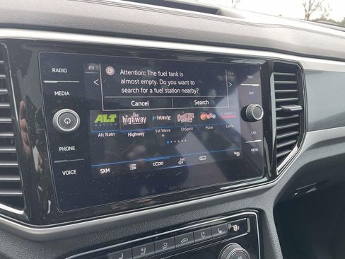 Used 2022 Volkswagen Atlas SEL Premium image 40