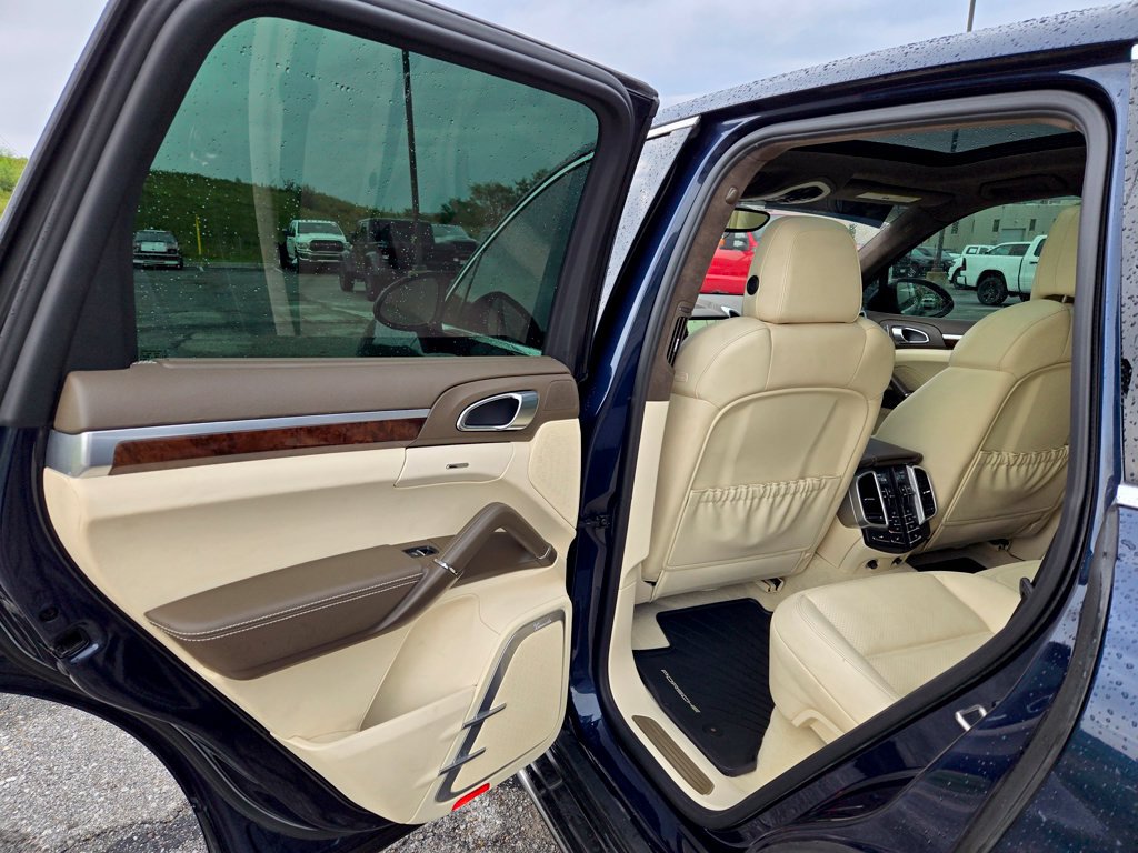 Used 2011 Porsche Cayenne Turbo AWD/4WD image 28